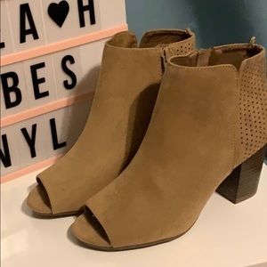 Old Navy Booties size 6